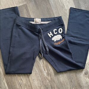 Hollister Joggers with Embroidered Logo size med